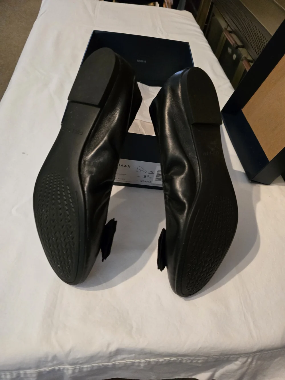 Cole Haan Black Leather Ballet Flats with Bow and Gold Accent Size 9.5